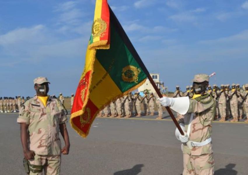 Zone militaire 7 ( Thies) Remise par le CEMAT du drapeau au 10e détachement  sénégalais.