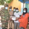Remise de vivres et de médicaments aux postes de santé de Diagnon et Kamaracounda