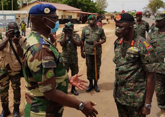 Visite du CEMGA à Farafegny/Keur Ayib à la frontière Gambienne